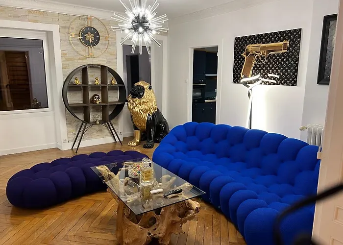Superbe appartement avec mobilier luxueux.