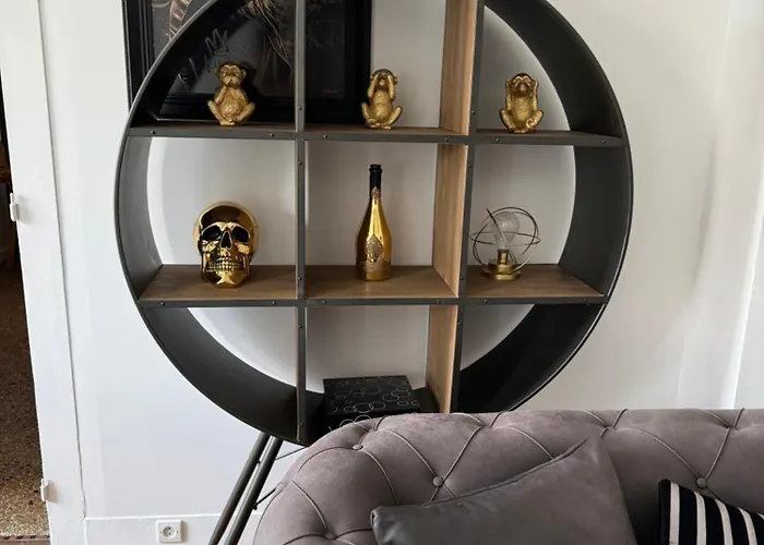 Superbe appartement avec mobilier luxueux.