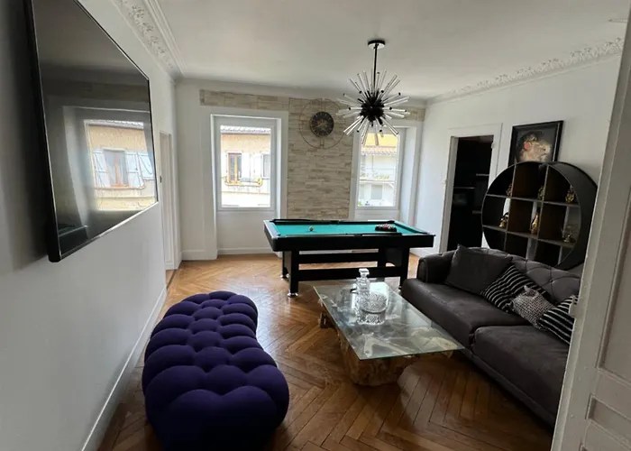 Superbe appartement avec mobilier luxueux.