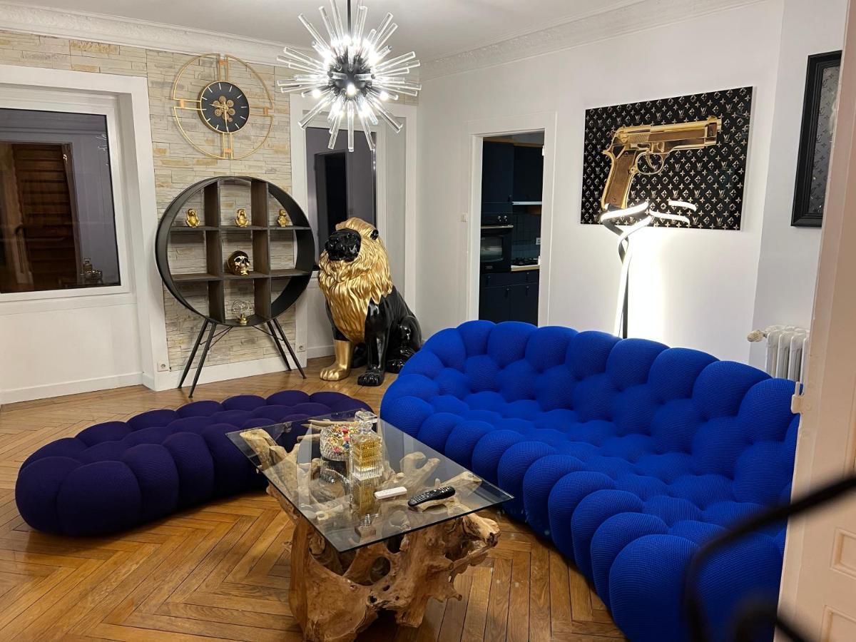 Appartement Superbe Avec Mobilier Luxueux.